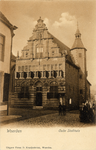 602247 Gezicht op de voor- en rechtergevel van het voormalige stadhuis (Kerkplein 6) te Woerden, van 1890-1933 in ...